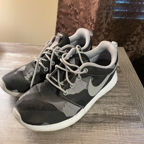 Nike tennis shoes